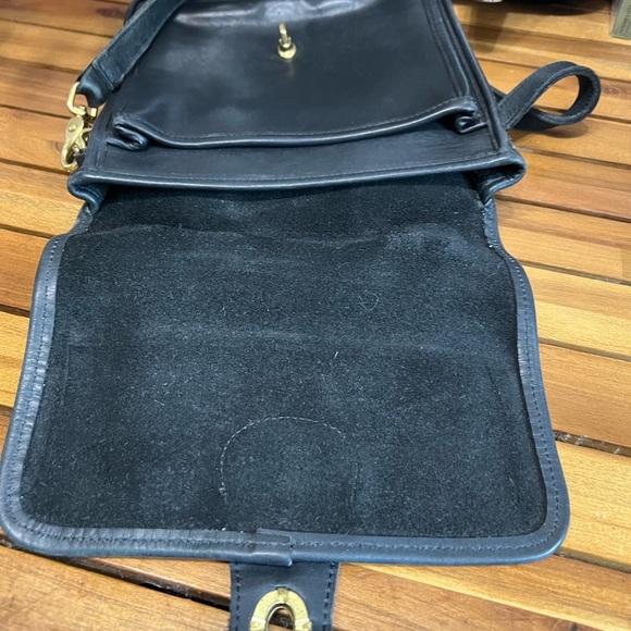 Vintage Coach purse from the 80’s. Made in the USA. All soft leather. Clean. - Picture 5 of 9